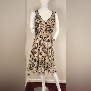 Adrianna Papell Champaign Pink Floral Flared Cocktail Dress.
Size 8